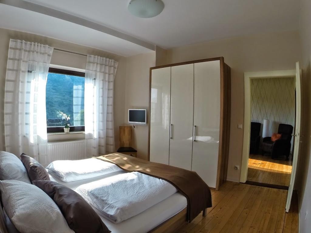 Ferienwohnungen Haus Am Wuerzlaysteig Lehmen Номер фото
